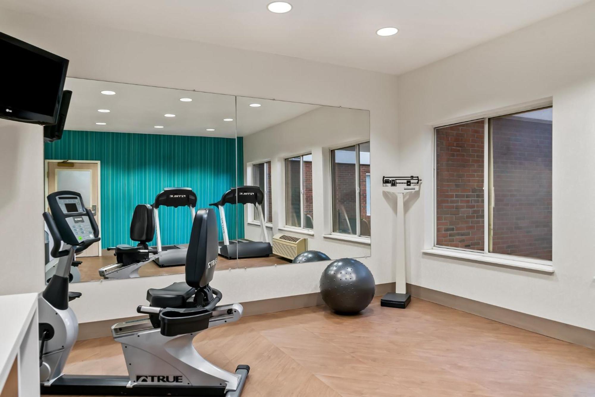Holiday Inn Express Hotel & Suites Marion By Ihg Luaran gambar